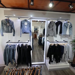 muebles-para-tienda-de-ropa - mobiliario-para-tienda-de-ropa-muebles-de-melamina-moderno